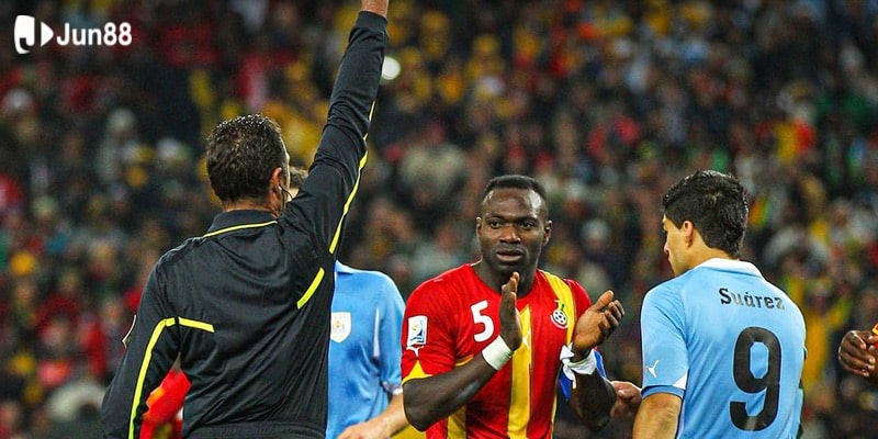 Nguyên tắc và lý do dẫn đến án treo giò cầu thủ