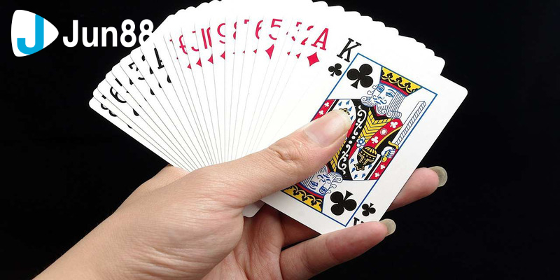 Cần giữ bình tĩnh và luyện tập thường xuyên các kỹ thuật xáo bài